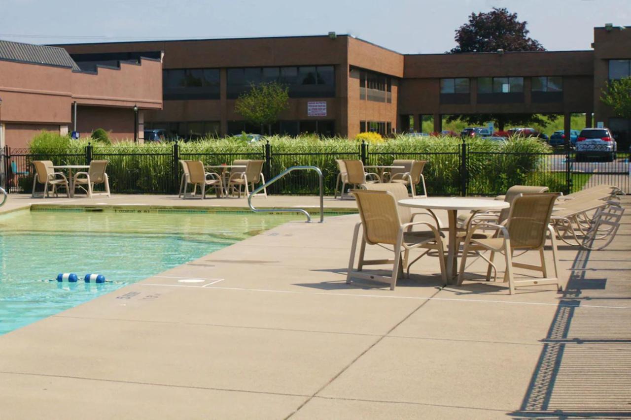 Best Western Galleria Inn & Suites Cheektowaga Bagian luar foto