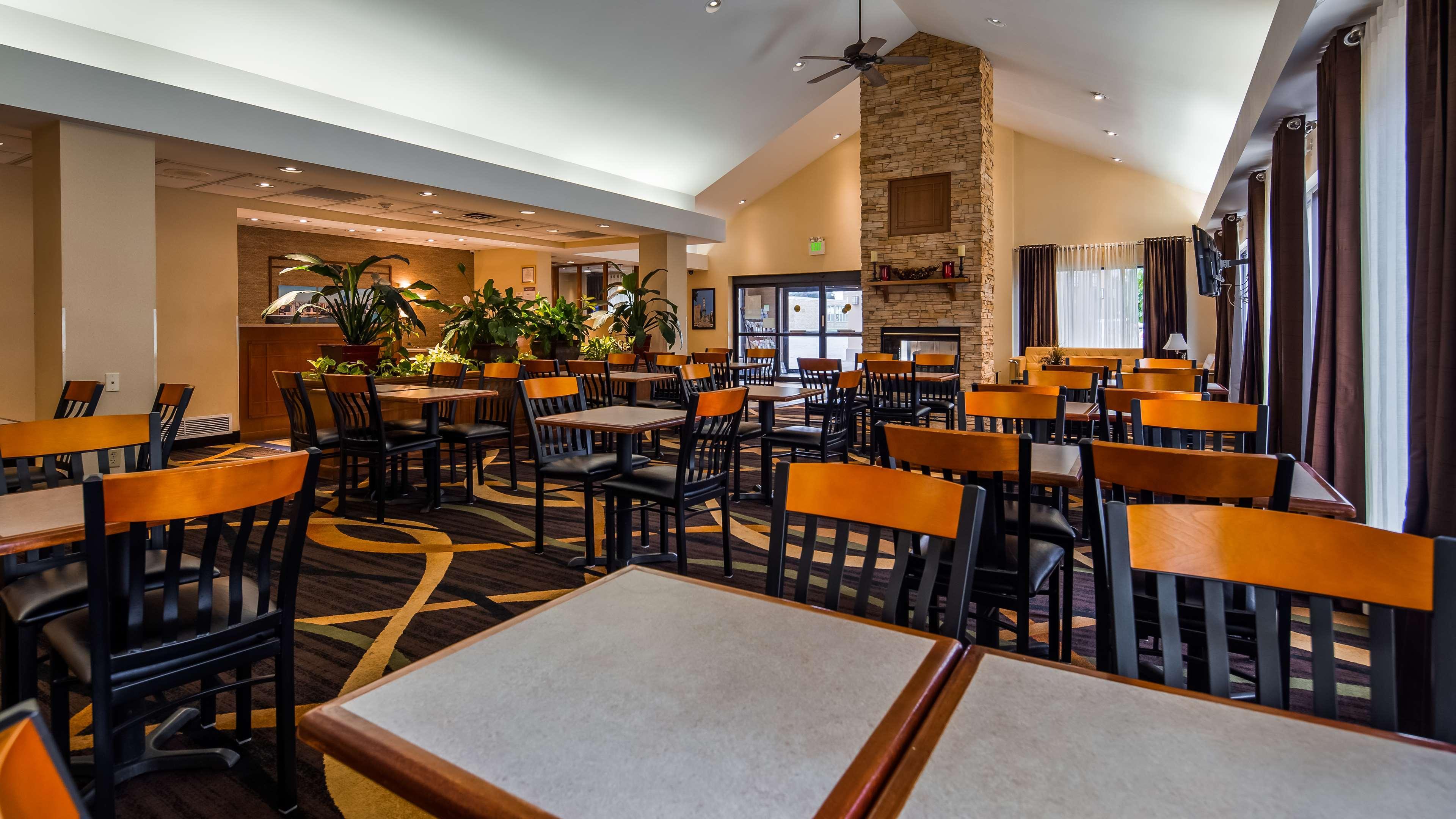 Best Western Galleria Inn & Suites Cheektowaga Bagian luar foto