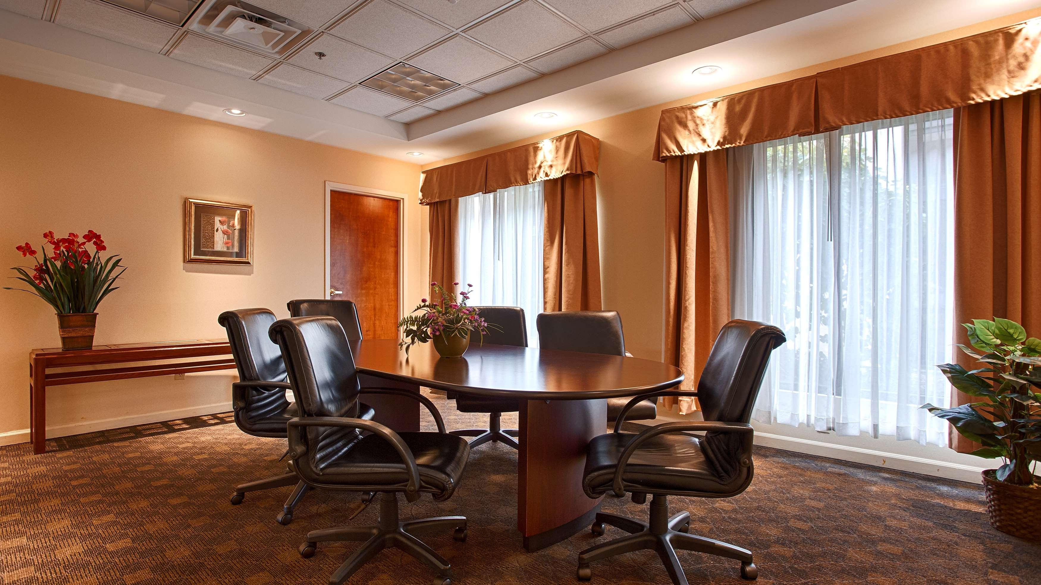 Best Western Galleria Inn & Suites Cheektowaga Bagian luar foto