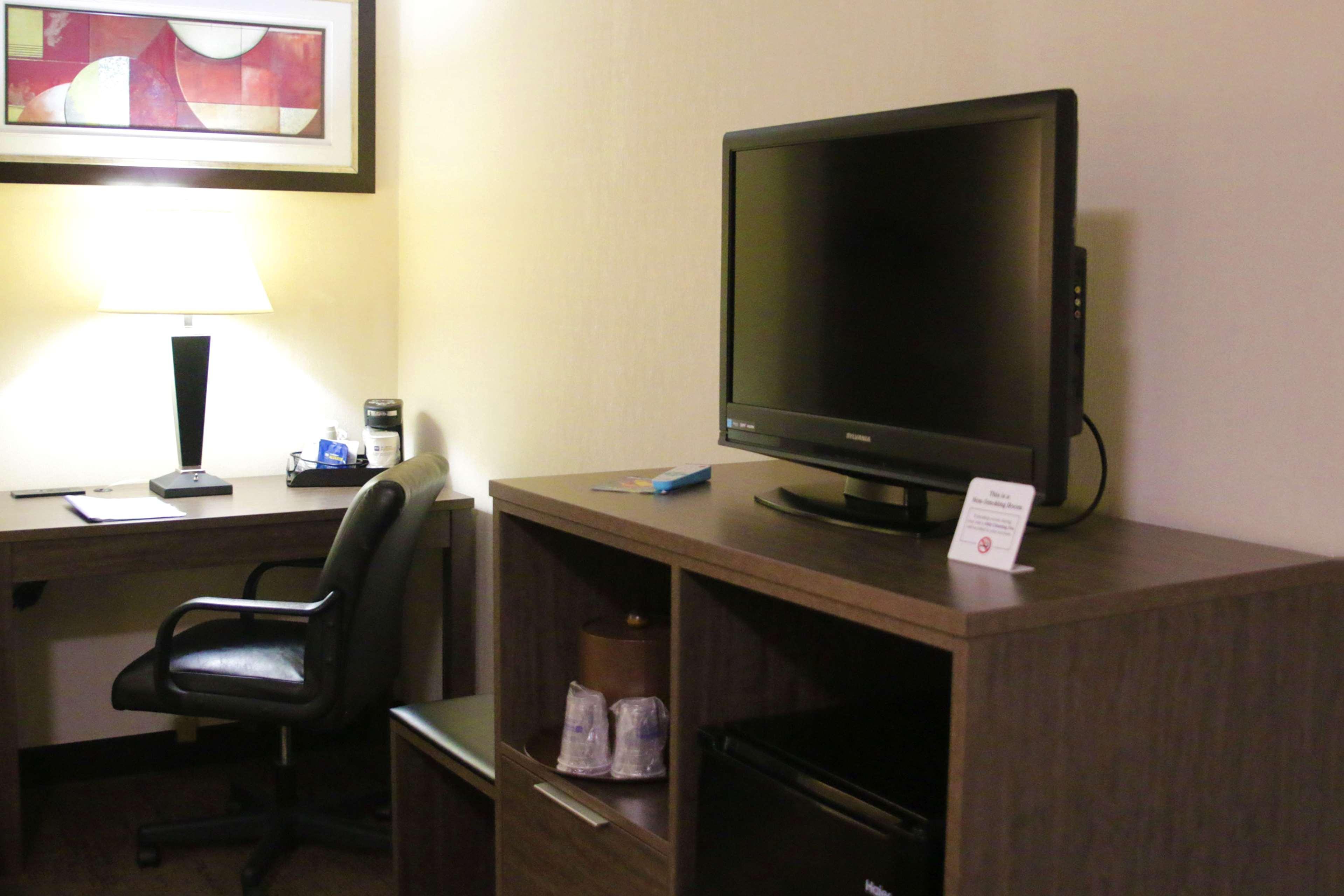 Best Western Galleria Inn & Suites Cheektowaga Bagian luar foto