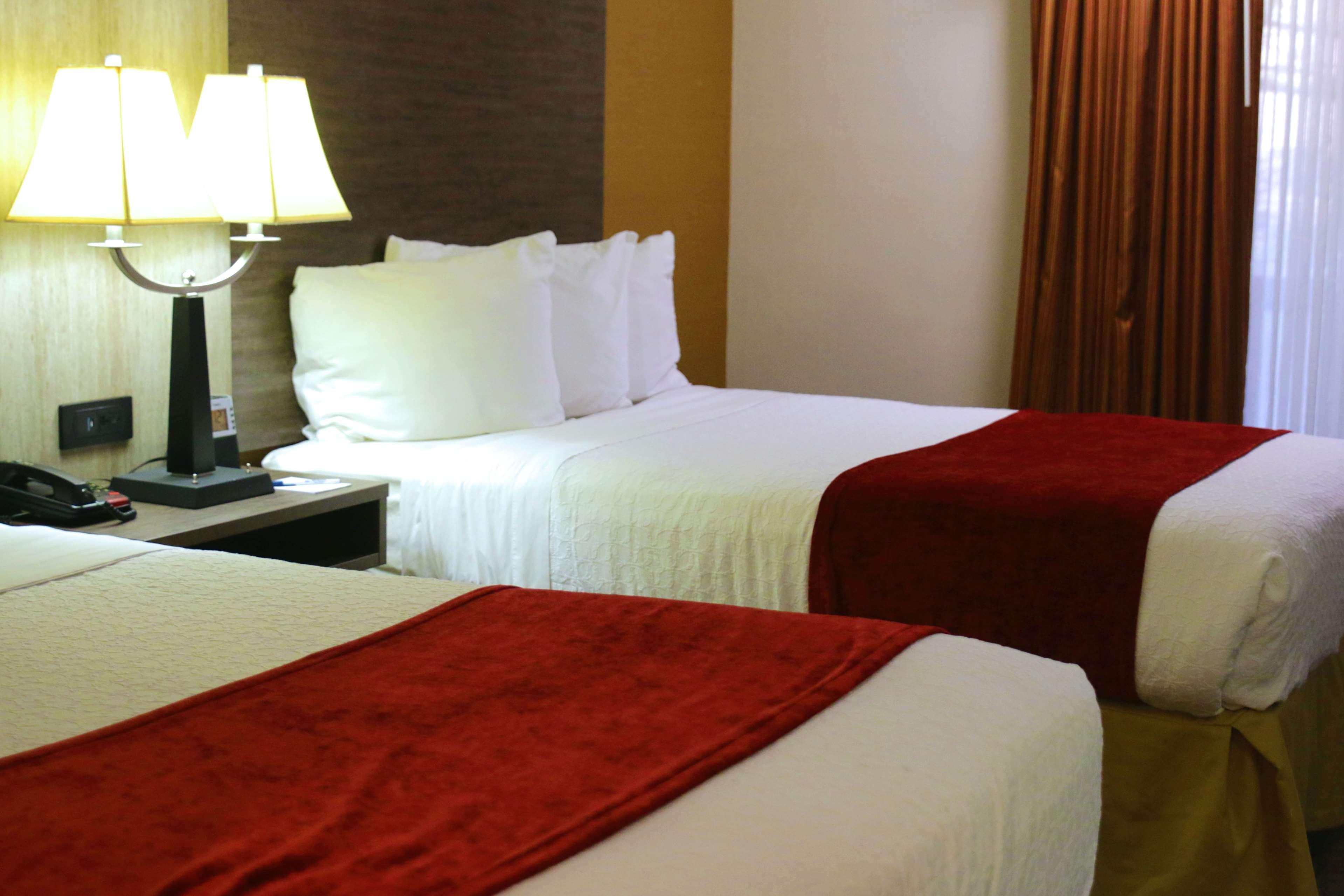 Best Western Galleria Inn & Suites Cheektowaga Bagian luar foto
