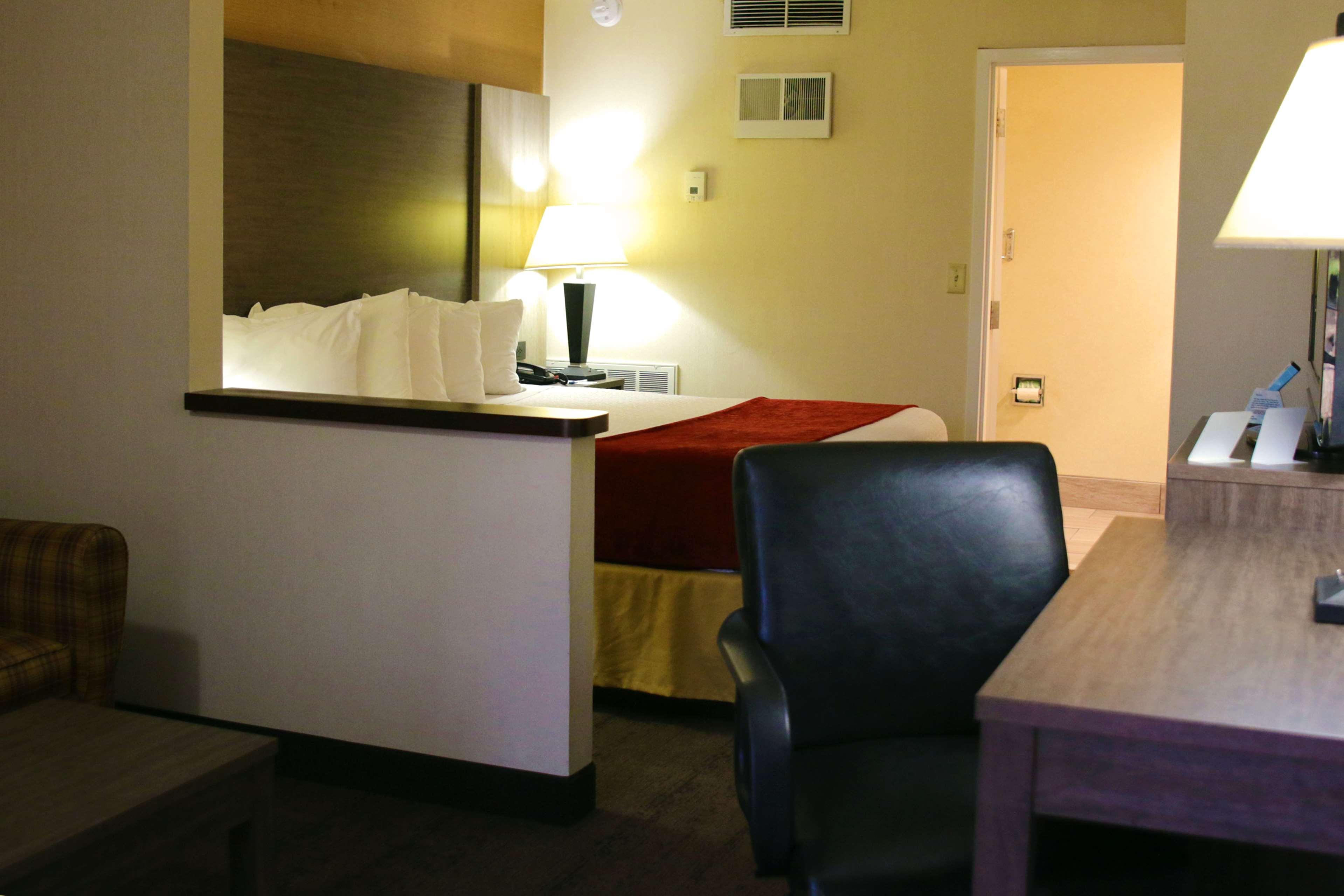 Best Western Galleria Inn & Suites Cheektowaga Bagian luar foto