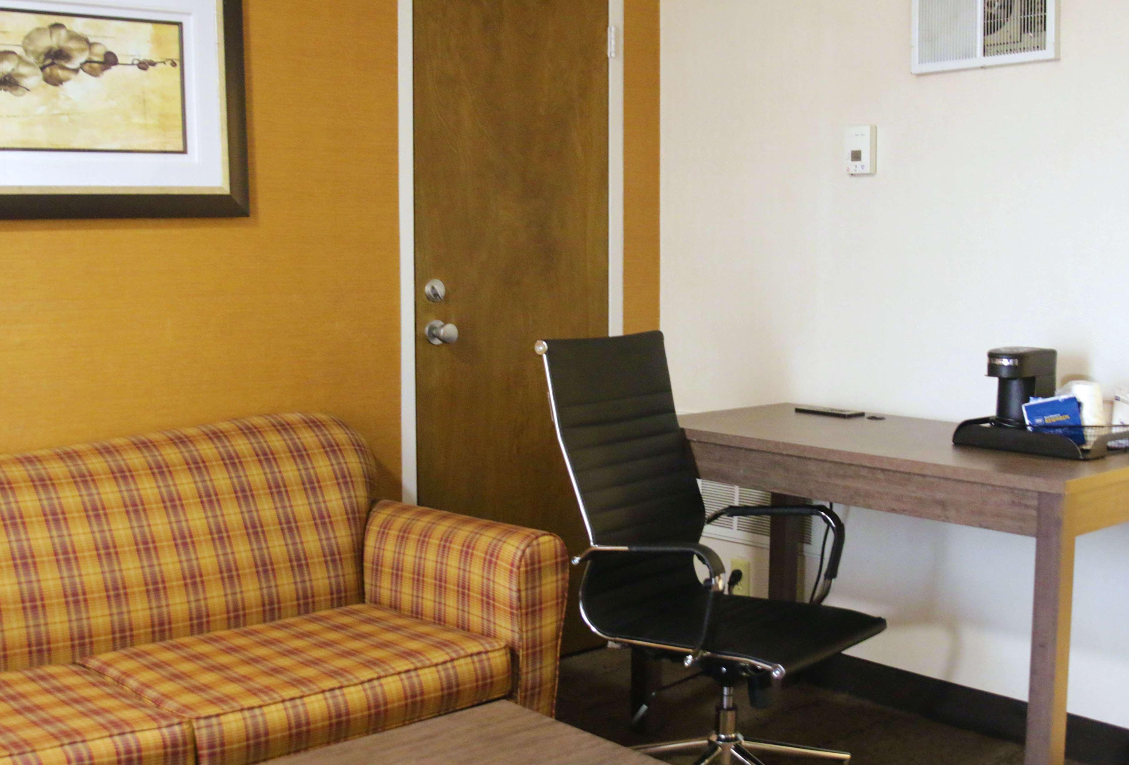 Best Western Galleria Inn & Suites Cheektowaga Bagian luar foto